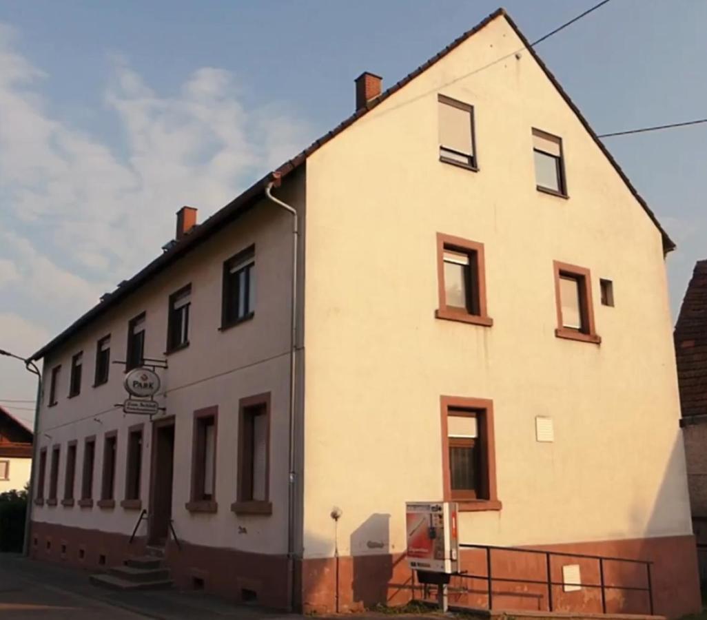 Gasthaus Zum Schloss Lemberg Kültér fotó